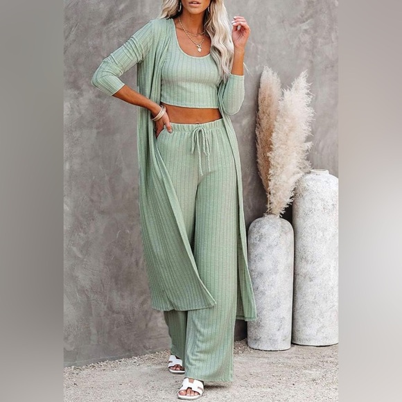 Elegant Green Women´s Pajama Set
